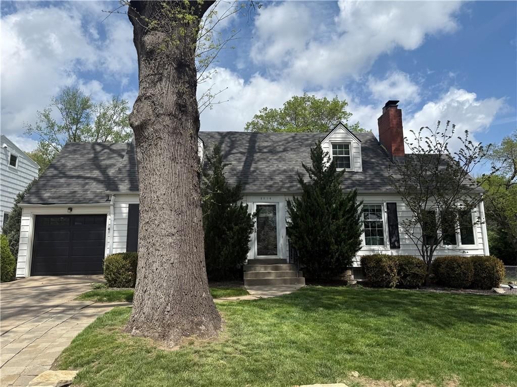 2714 W 51st Street, Westwood, KS