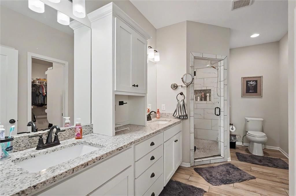 1612 Oak Street — photo 10
