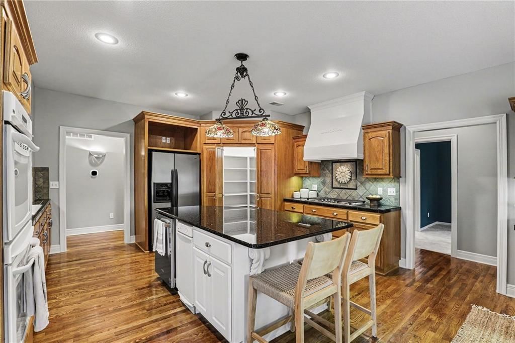 9708 Walnut Woods Drive — photo 8
