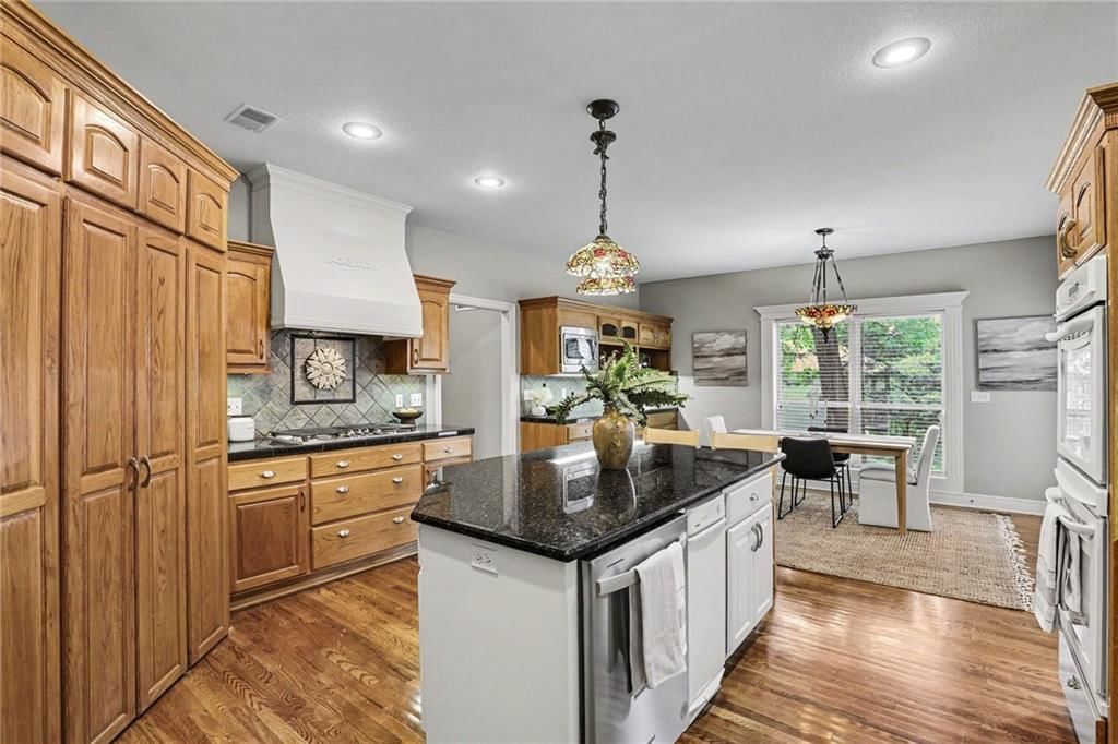 9708 Walnut Woods Drive — photo 9