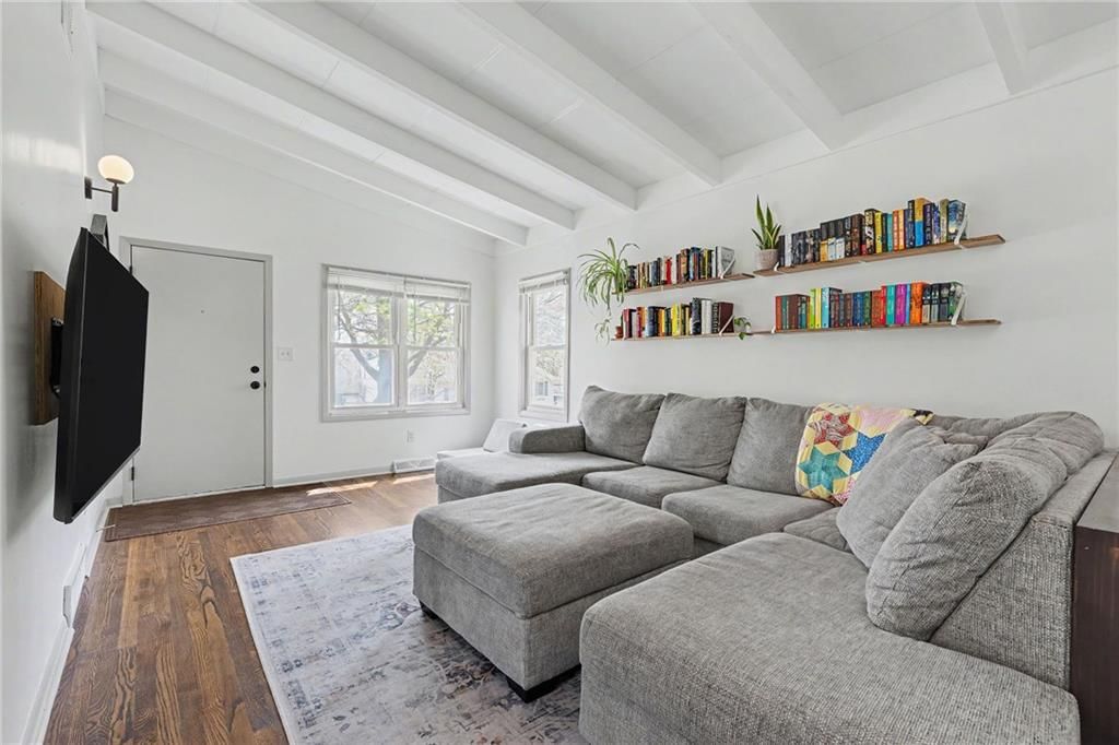 706 W Brown Street — photo 3