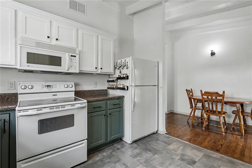706 W Brown Street — photo 10