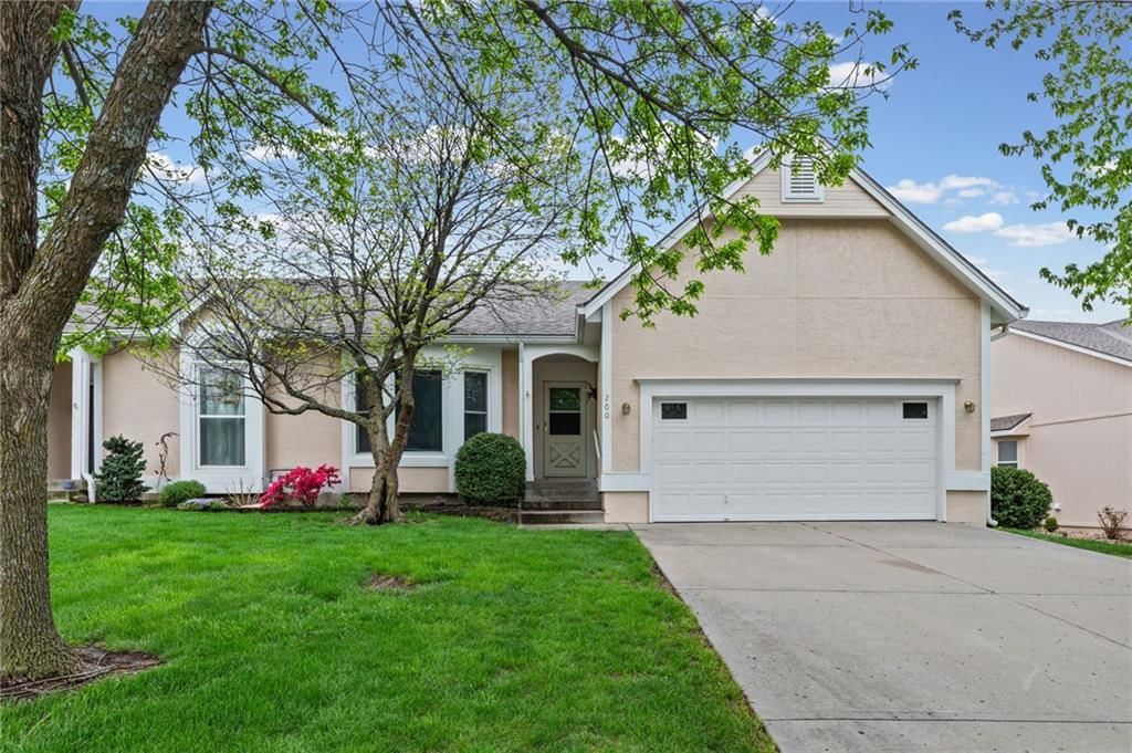 200 SE Ridgeview Drive, Lee's Summit, MO