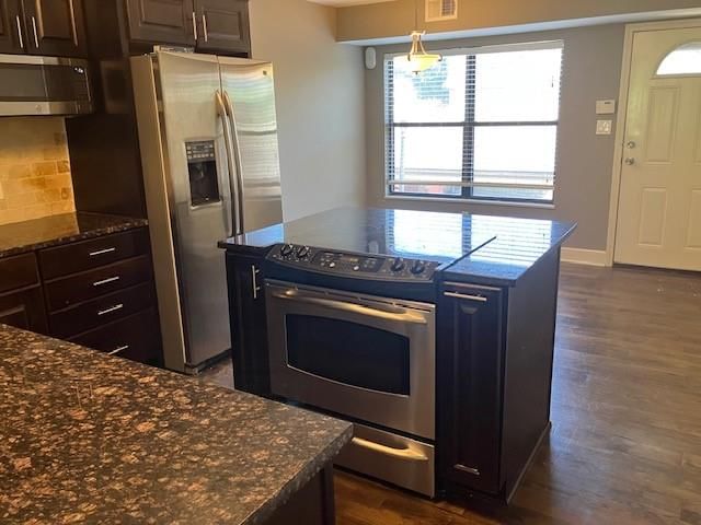 504 W 10th Street — photo 3