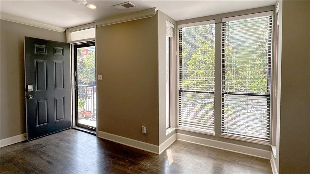 504 W 10th Street — photo 13