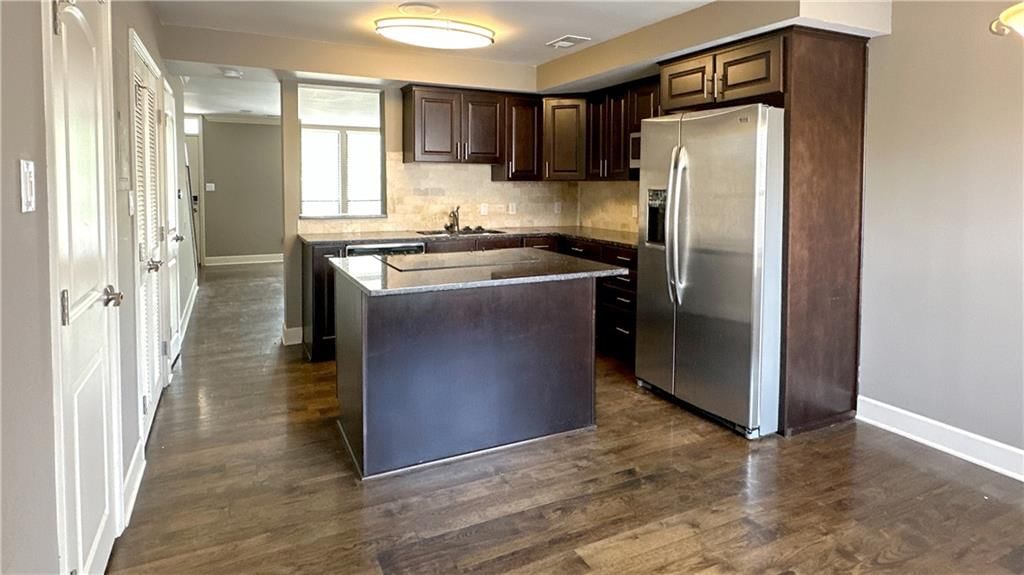 504 W 10th Street — photo 16