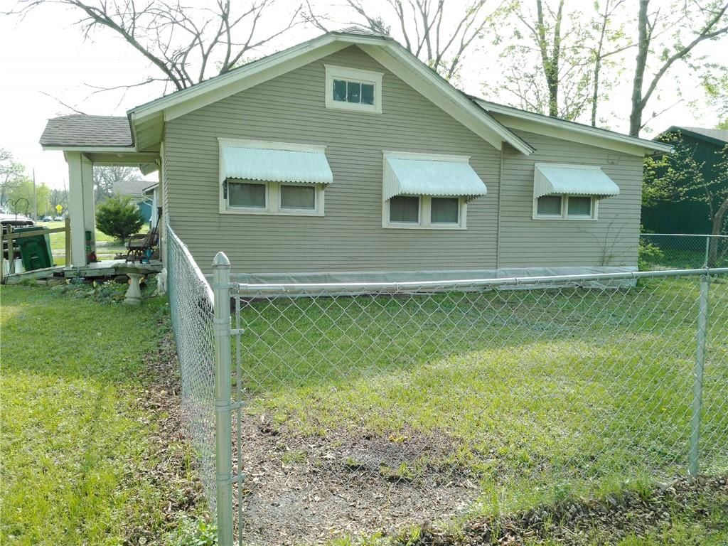 220 W 10th Street — photo 2