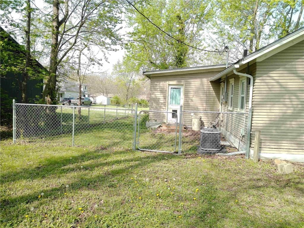 220 W 10th Street — photo 6