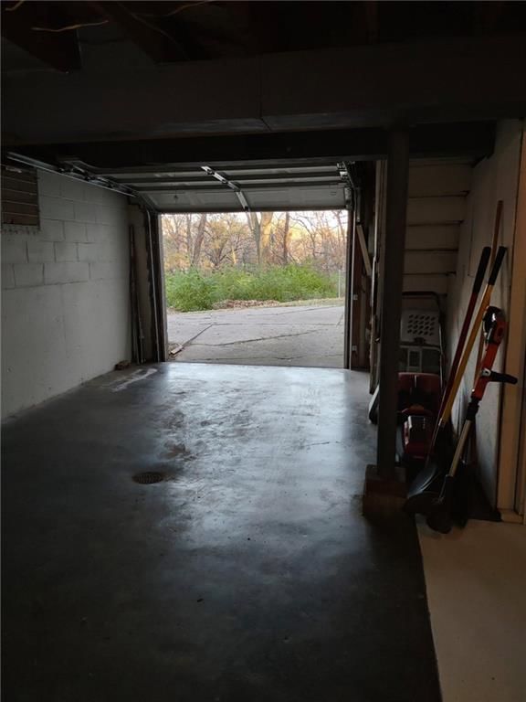 6800 Blue Parkway — photo 15