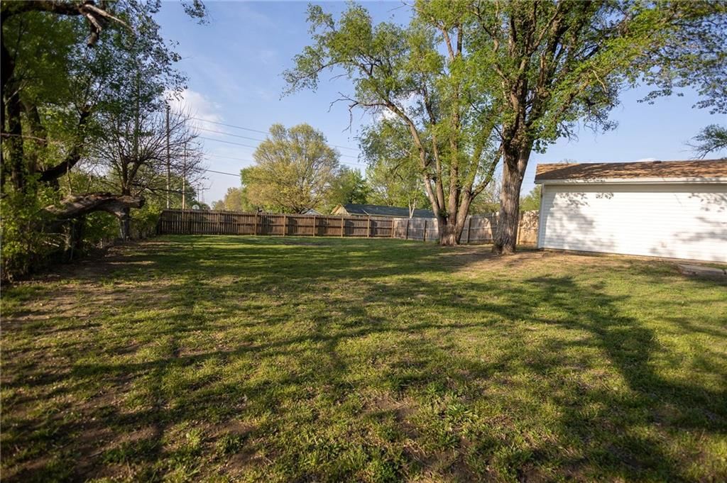 2411 Grand Lane — photo 10