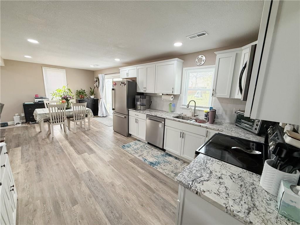 210 S Franklin Street — photo 5
