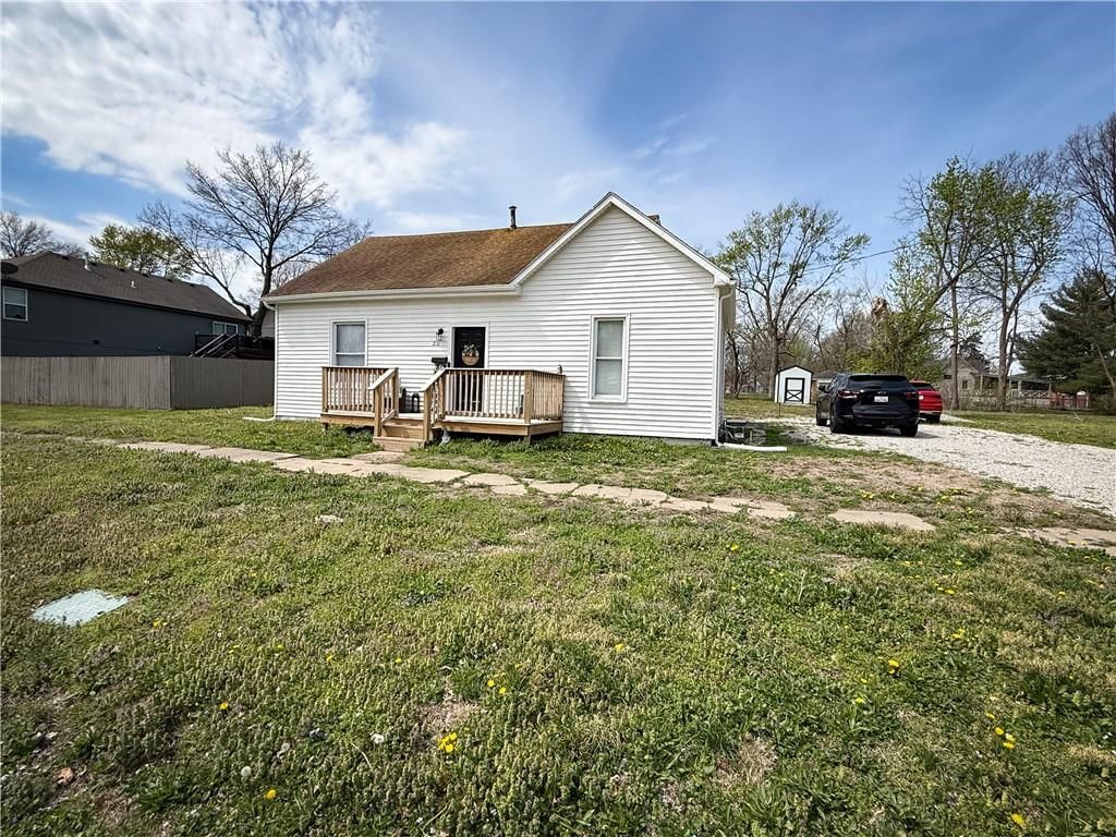 210 S Franklin Street — photo 17
