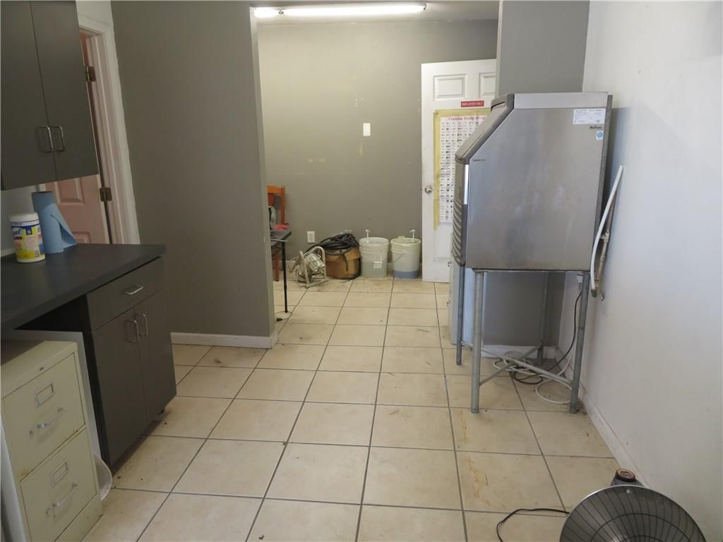 106 W Lake Street — photo 8