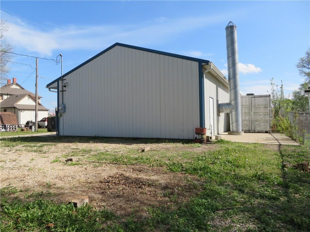 106 W Lake Street — photo 17