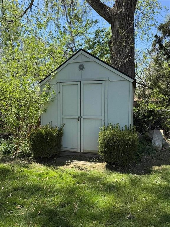 5524 S 39th Terrace — photo 40