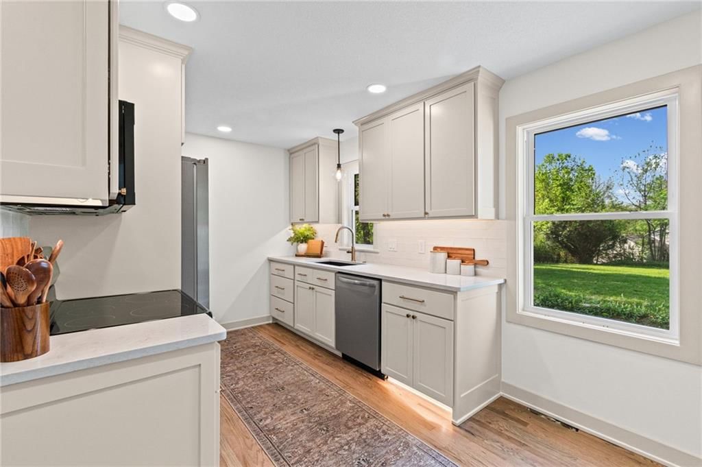 405 W 6th Street — photo 11