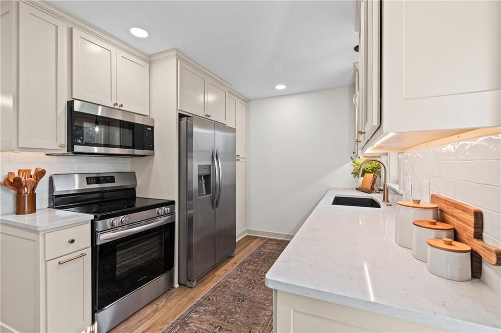 405 W 6th Street — photo 12