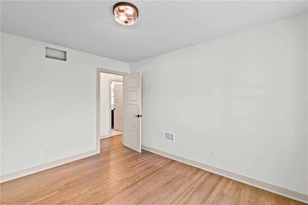 405 W 6th Street — photo 16