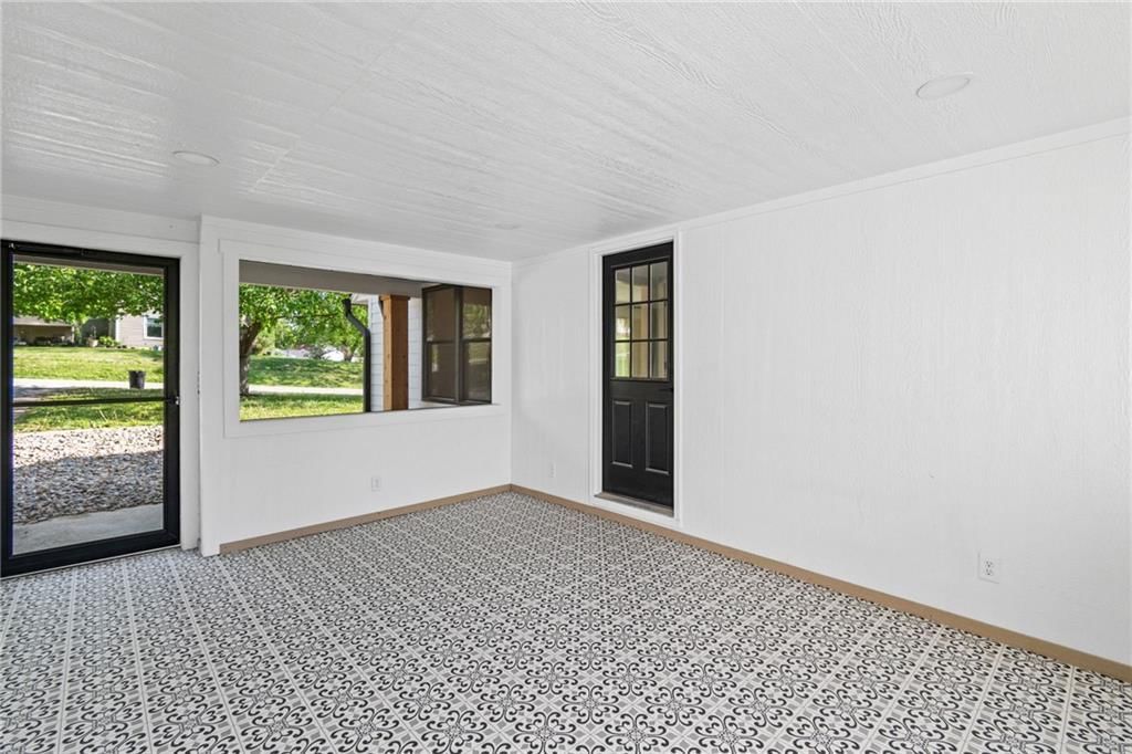 405 W 6th Street — photo 26
