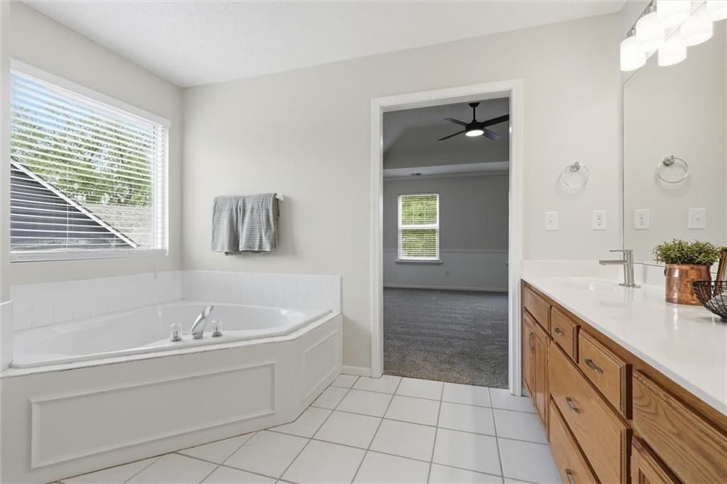 905 Paw Paw Lane — photo 17