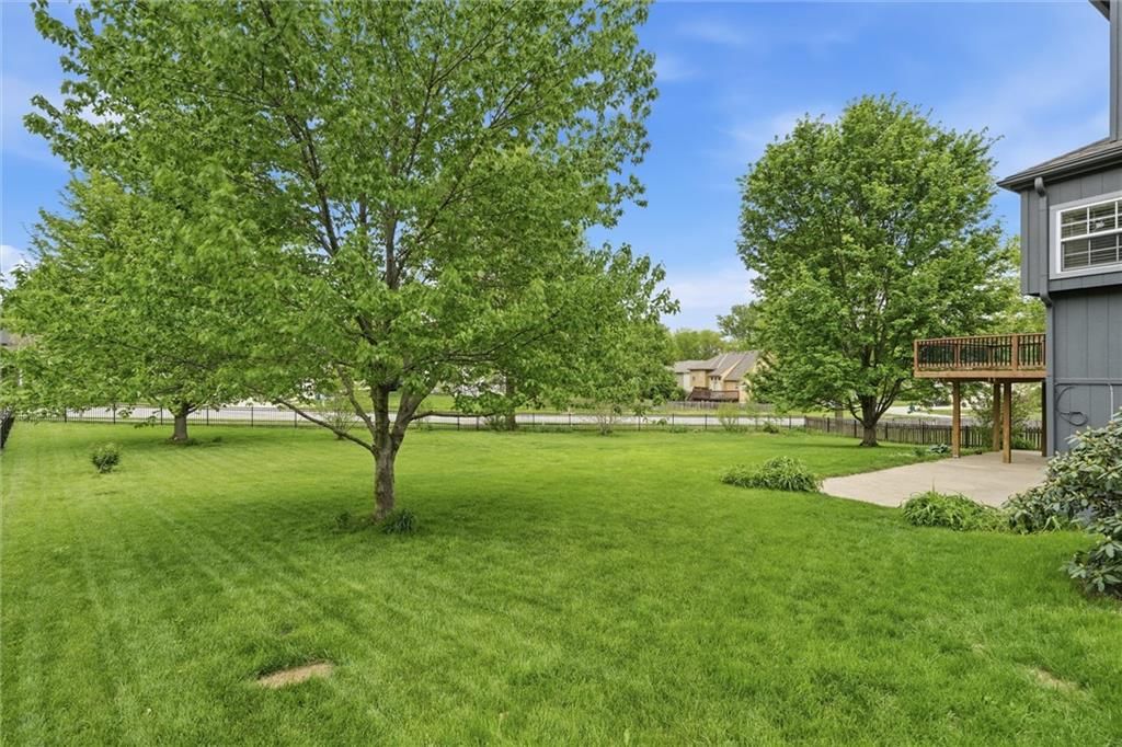 905 Paw Paw Lane — photo 33