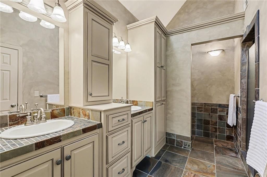 2401 SW Whispering Creek Court — photo 21