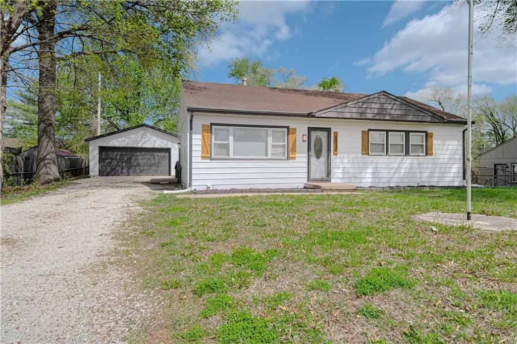 8024 Armstrong Avenue, Kansas City, KS