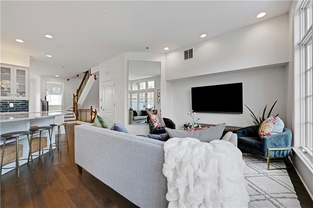 202 W 50th Street — photo 24