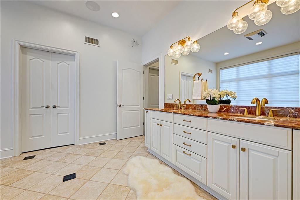 202 W 50th Street — photo 37