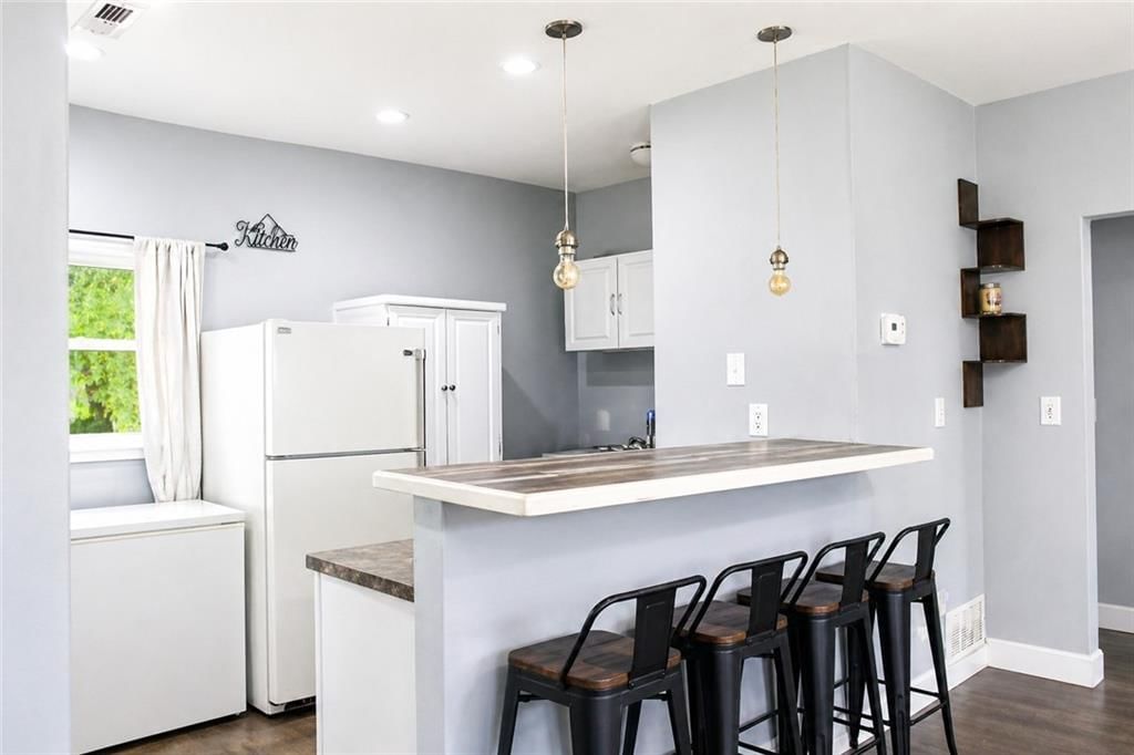 220 W 6th Street — photo 3