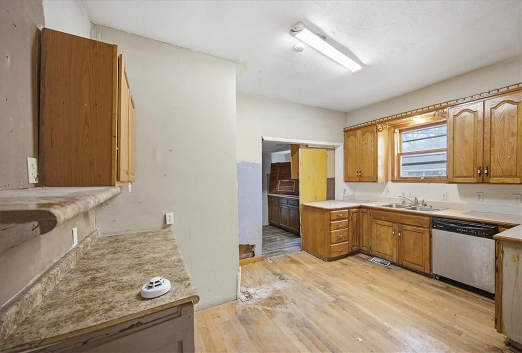 563 E Park Street — photo 5