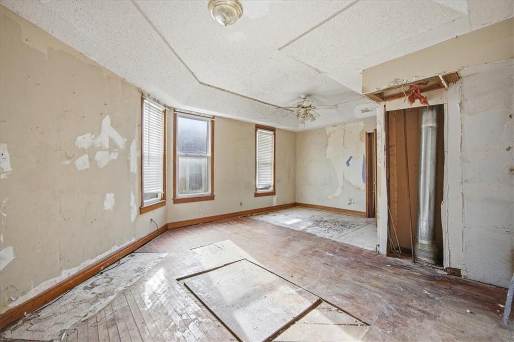 563 E Park Street — photo 8