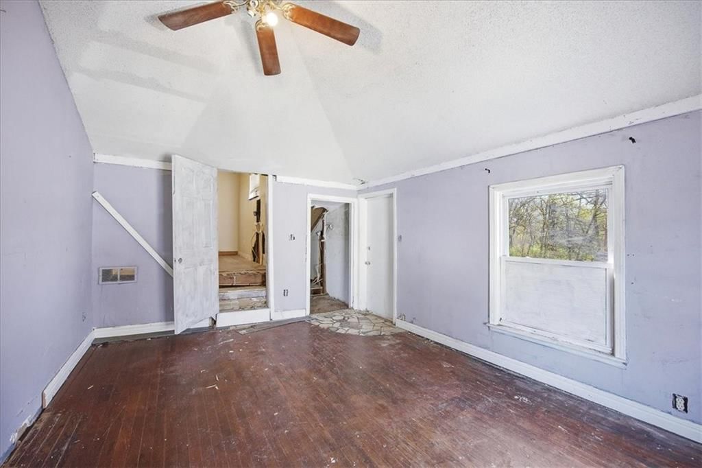 563 E Park Street — photo 13