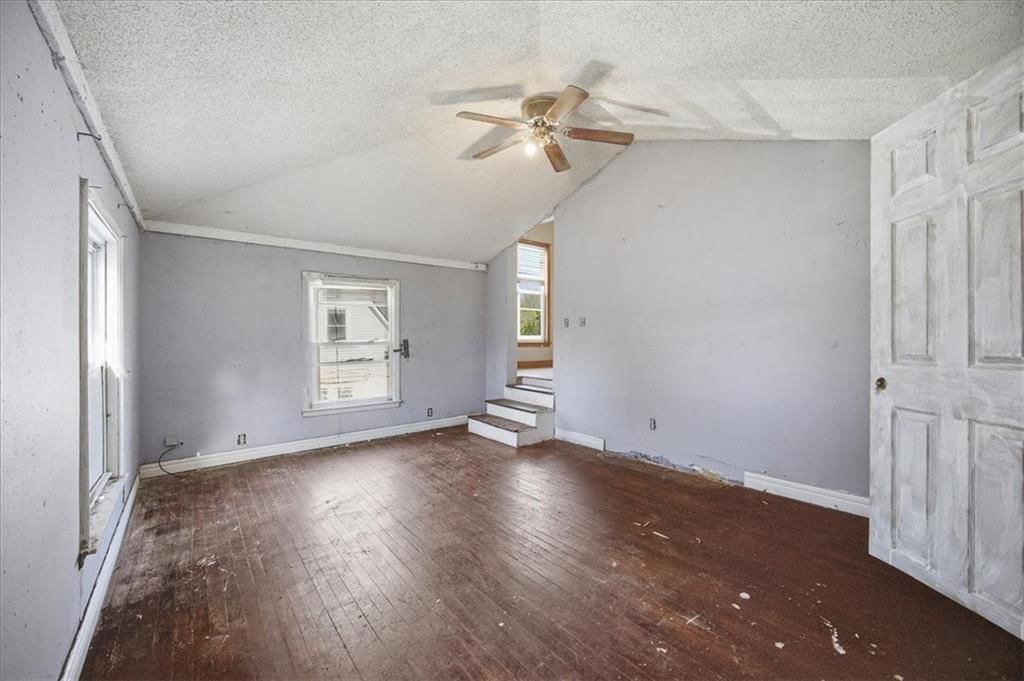563 E Park Street — photo 14