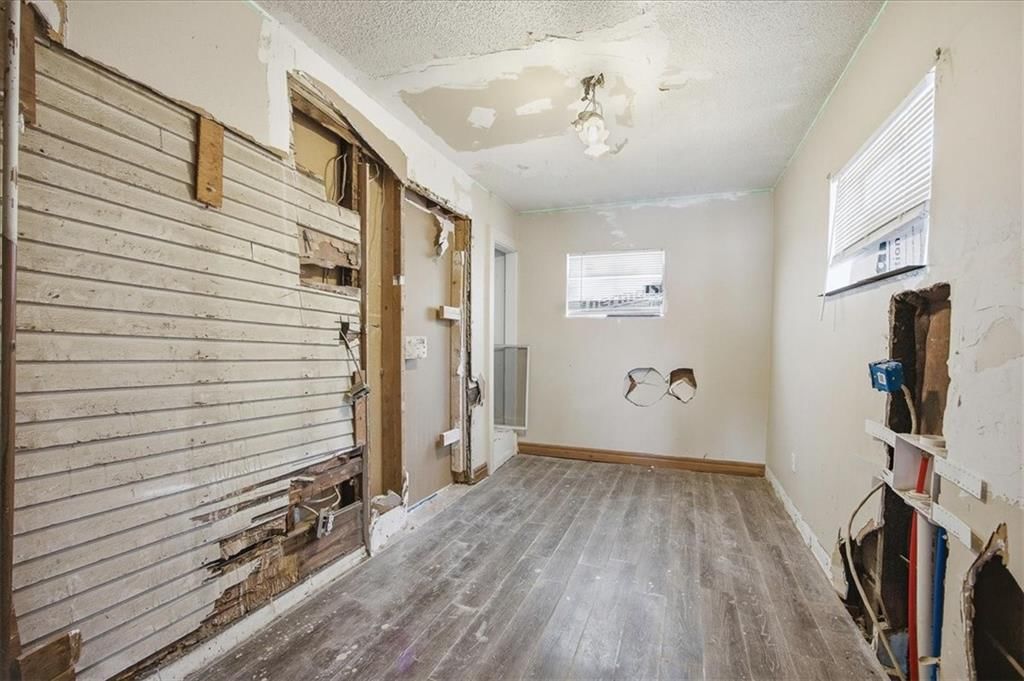 563 E Park Street — photo 15