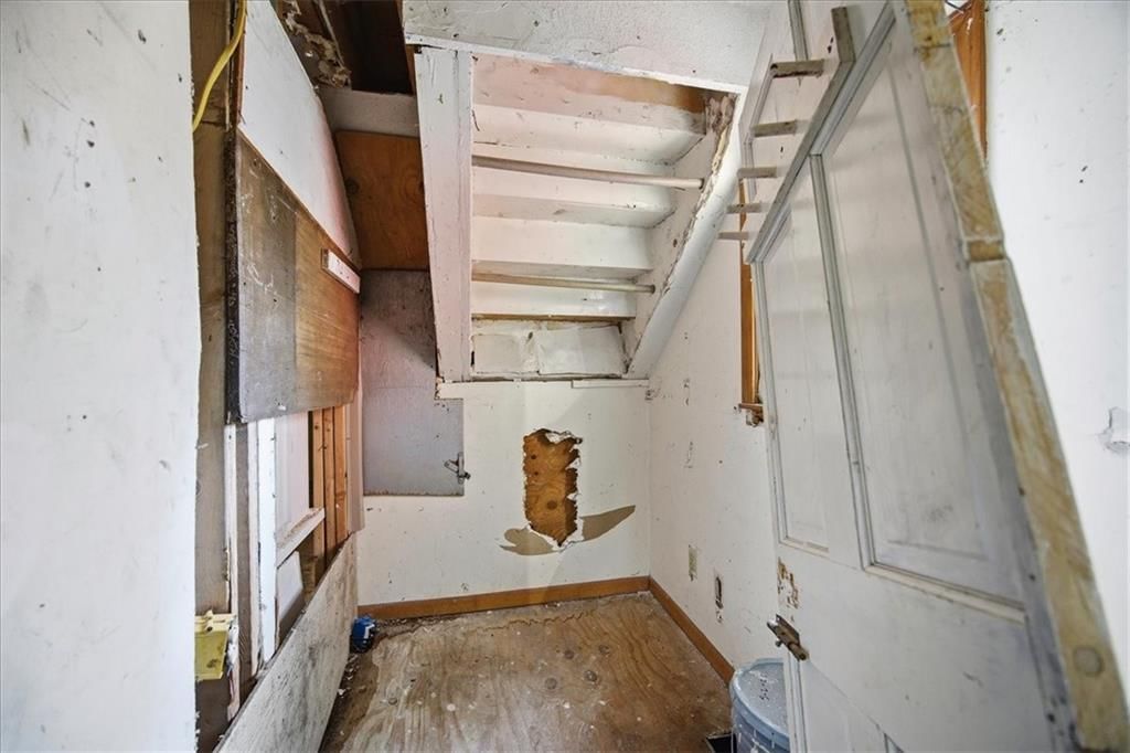 563 E Park Street — photo 16