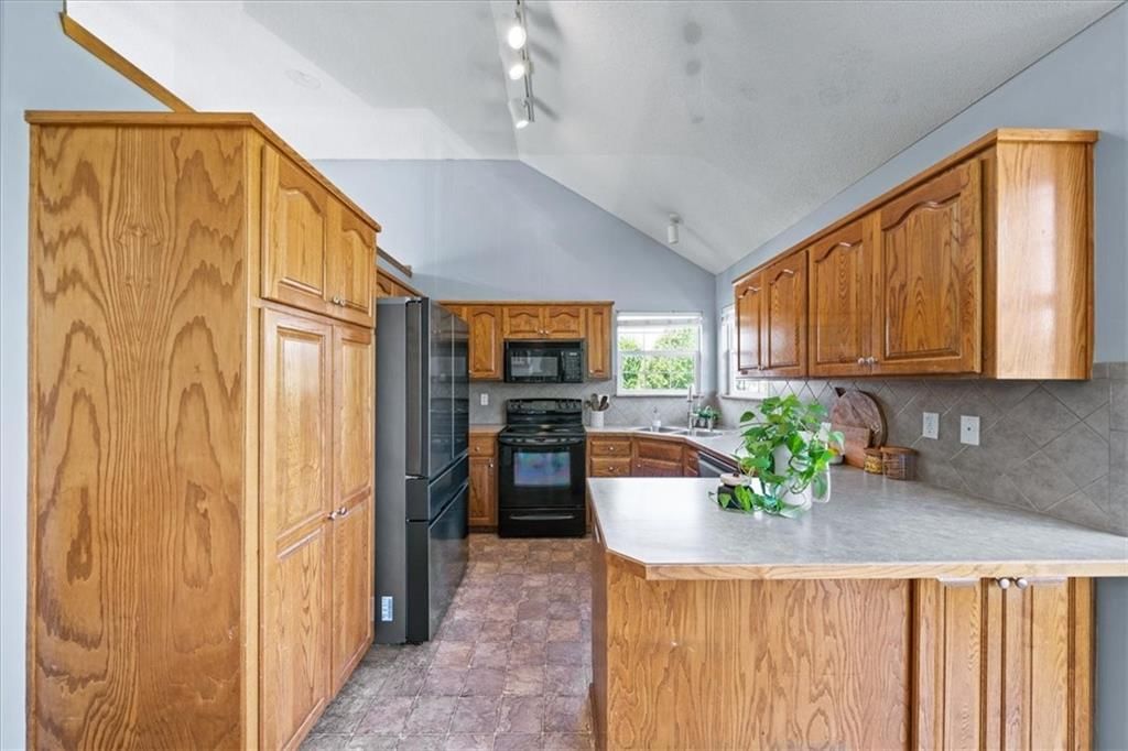 512 E Willow Street — photo 11