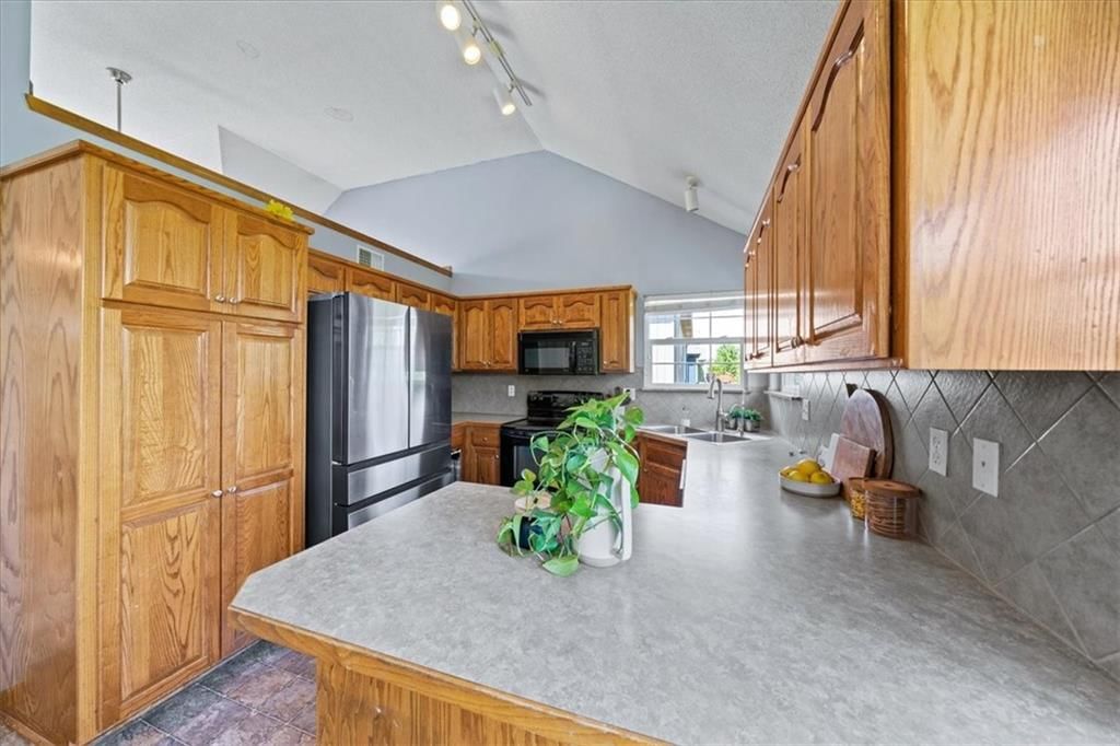 512 E Willow Street — photo 12