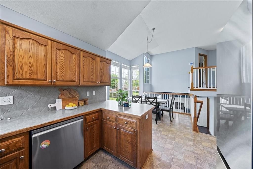 512 E Willow Street — photo 16