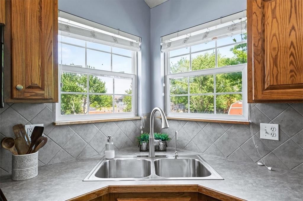 512 E Willow Street — photo 18