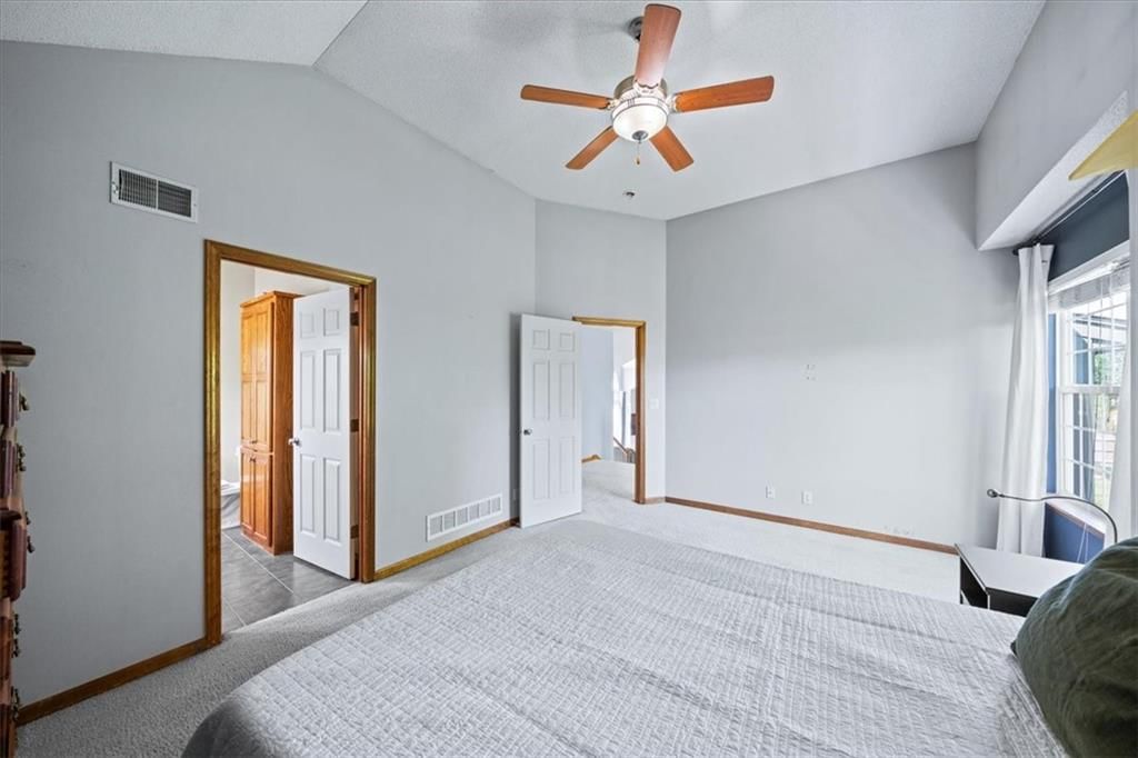 512 E Willow Street — photo 21