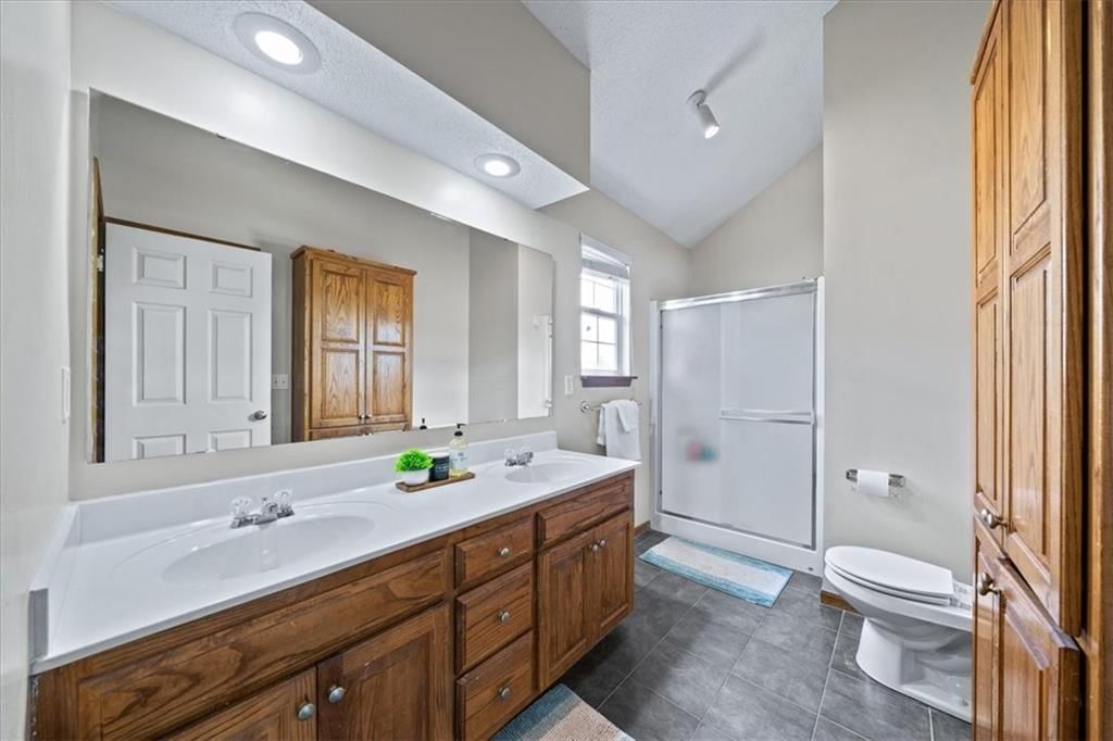 512 E Willow Street — photo 22