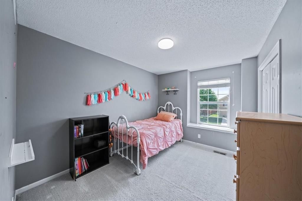 512 E Willow Street — photo 25