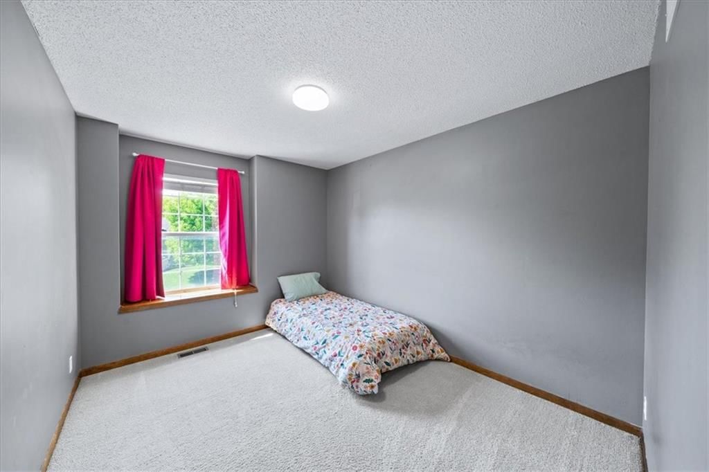 512 E Willow Street — photo 26