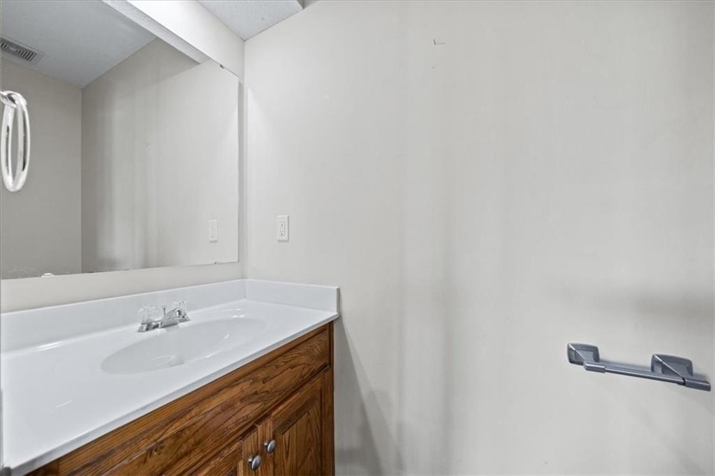 512 E Willow Street — photo 32
