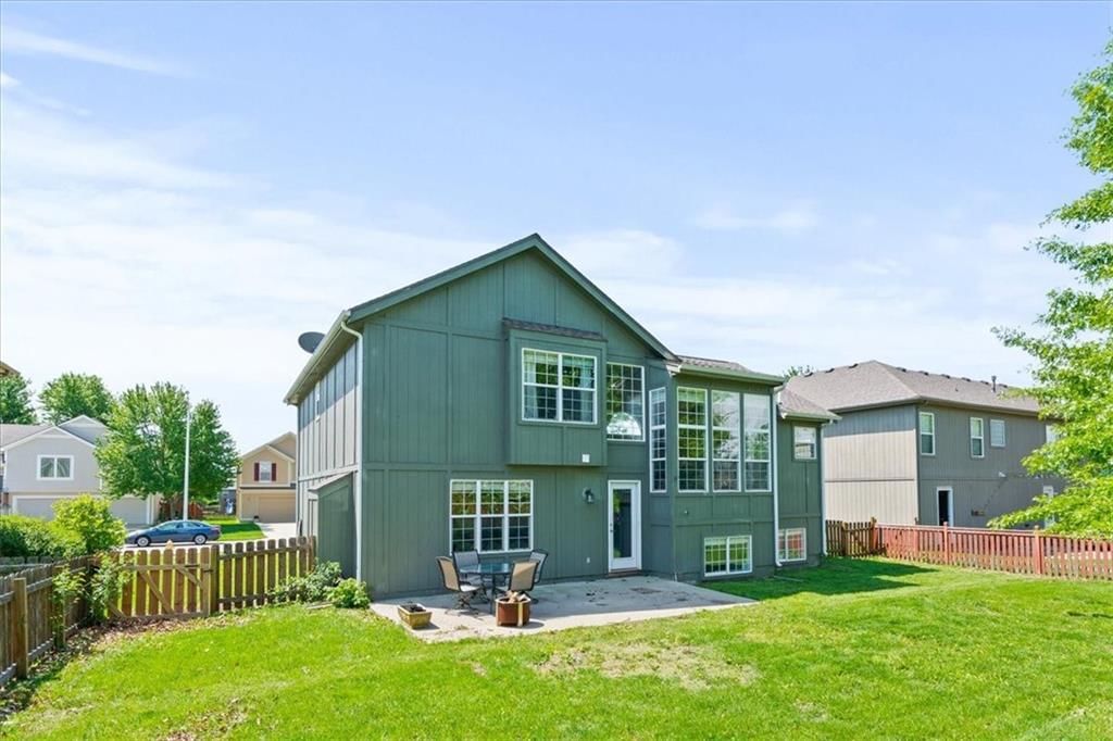 512 E Willow Street — photo 38