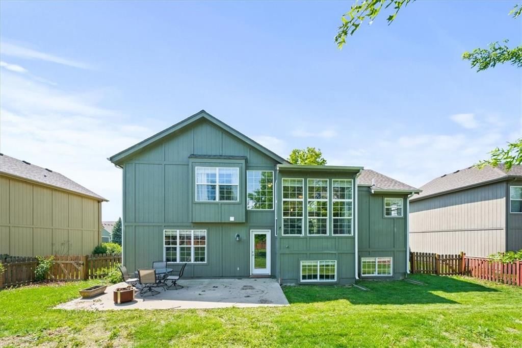 512 E Willow Street — photo 39