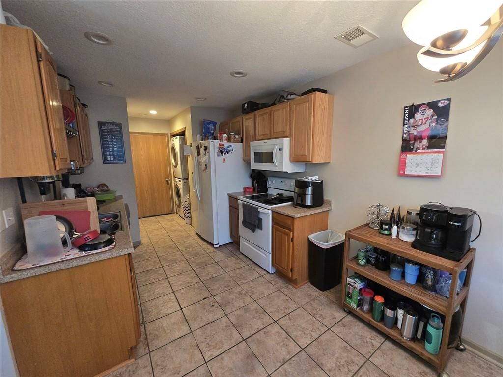 10609-11 E Maple Avenue — photo 8