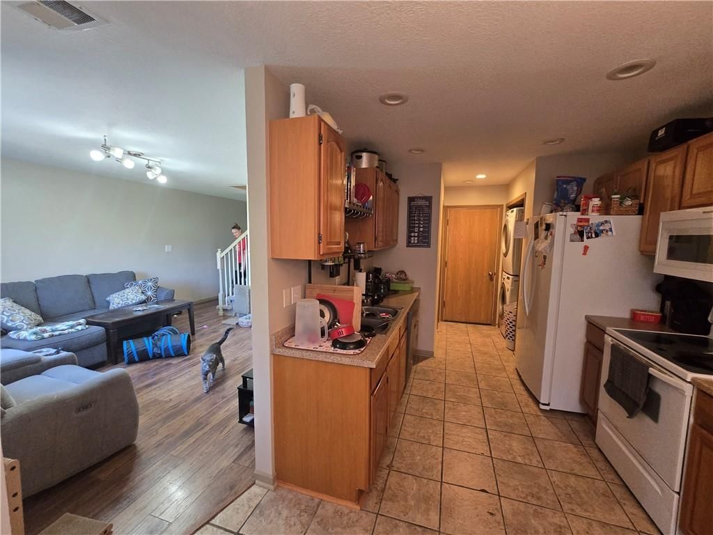 10609-11 E Maple Avenue — photo 9