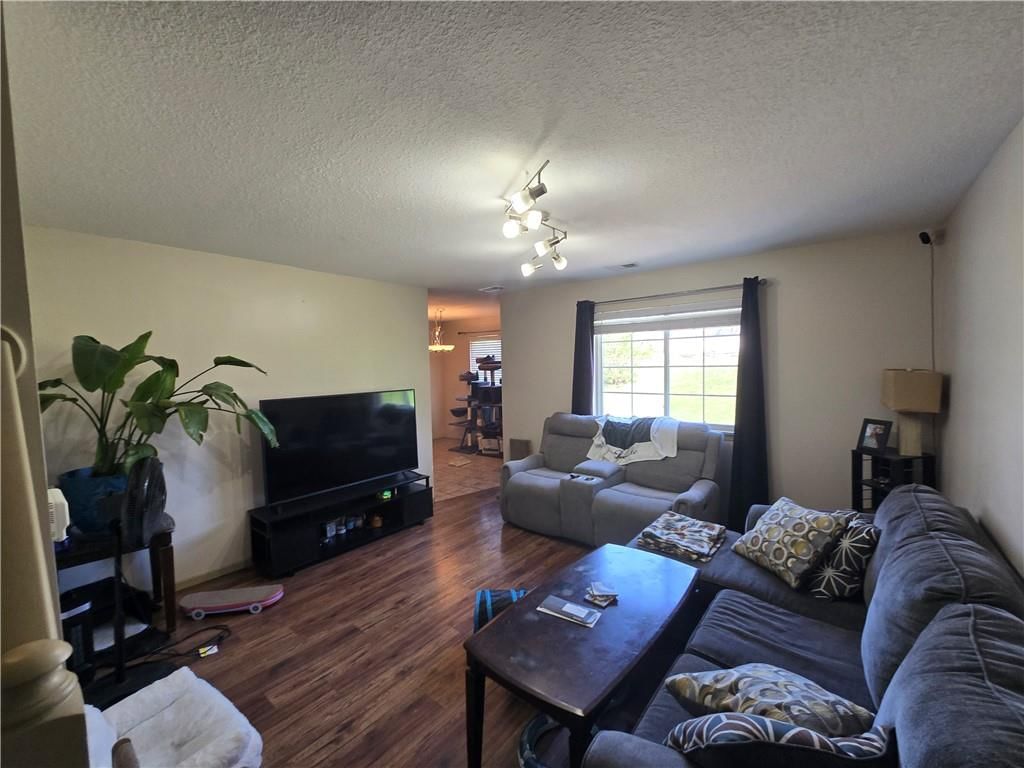 10609-11 E Maple Avenue — photo 17